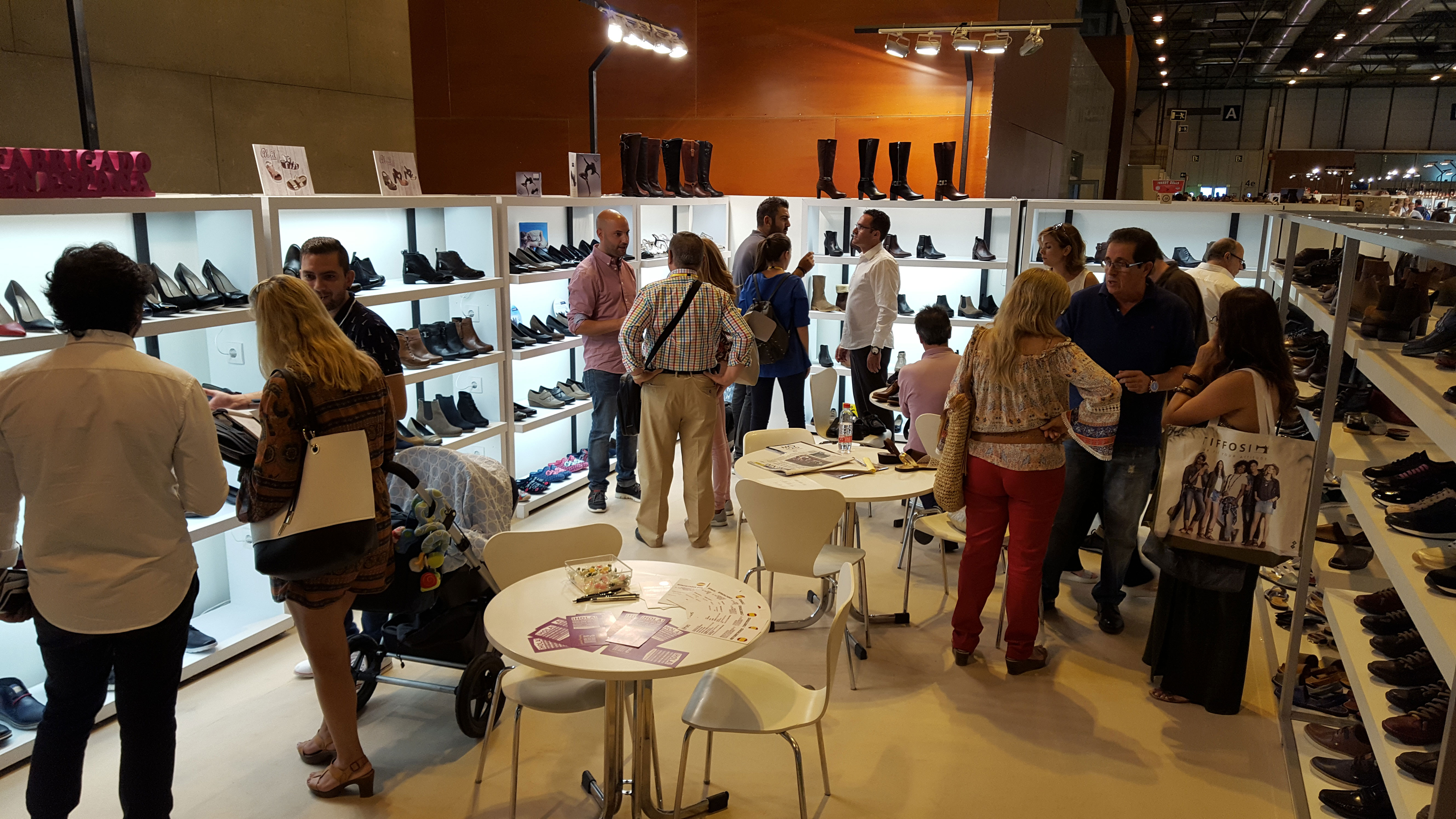 seva-calzados-al-por-mayor-mayorista-zapatos-feria-momad-madrid-stand-3