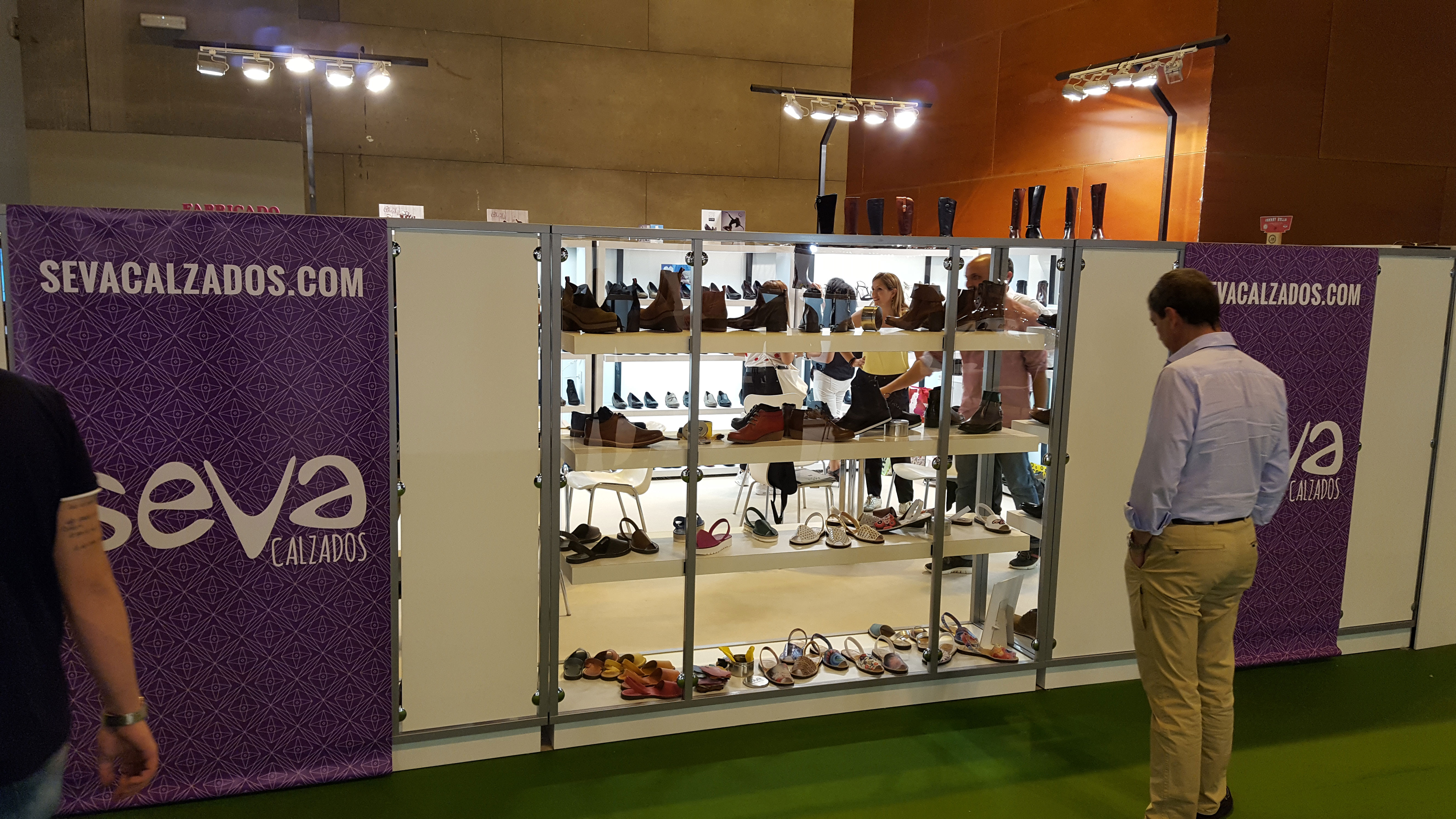 seva-calzados-al-por-mayor-mayorista-zapatos-feria-momad-madrid-stand-4