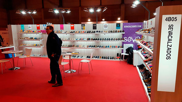 seva-calzados-wholesaler-spanish-shoes-woman-man-MOMAD-Madrid-showroomjpg (1)